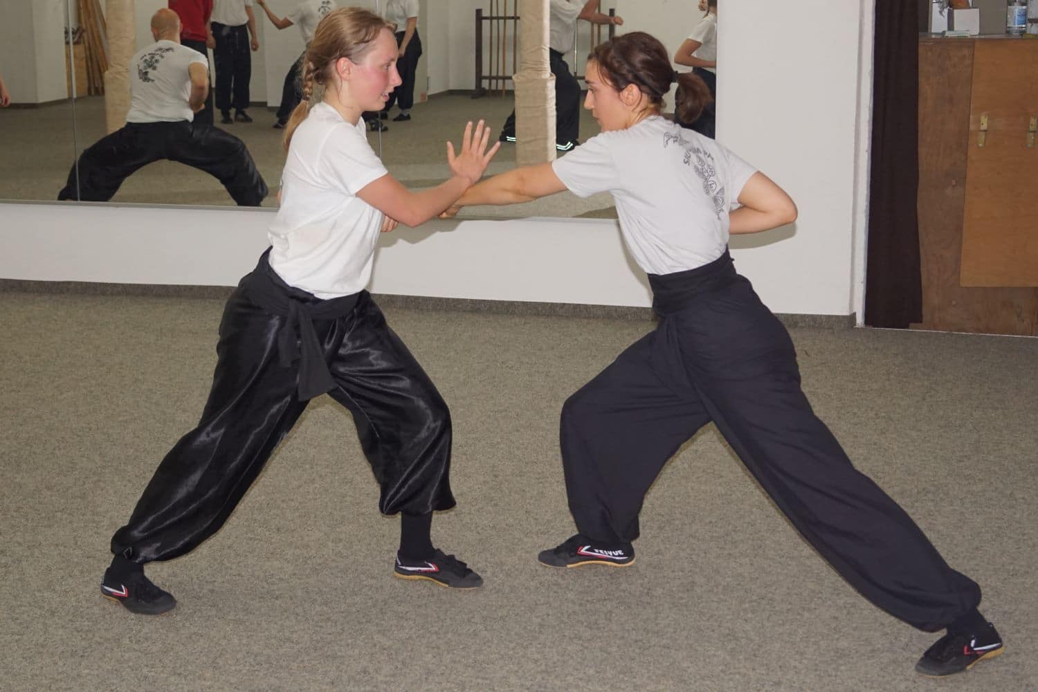 Frauen Kung Fu Zweikampf
